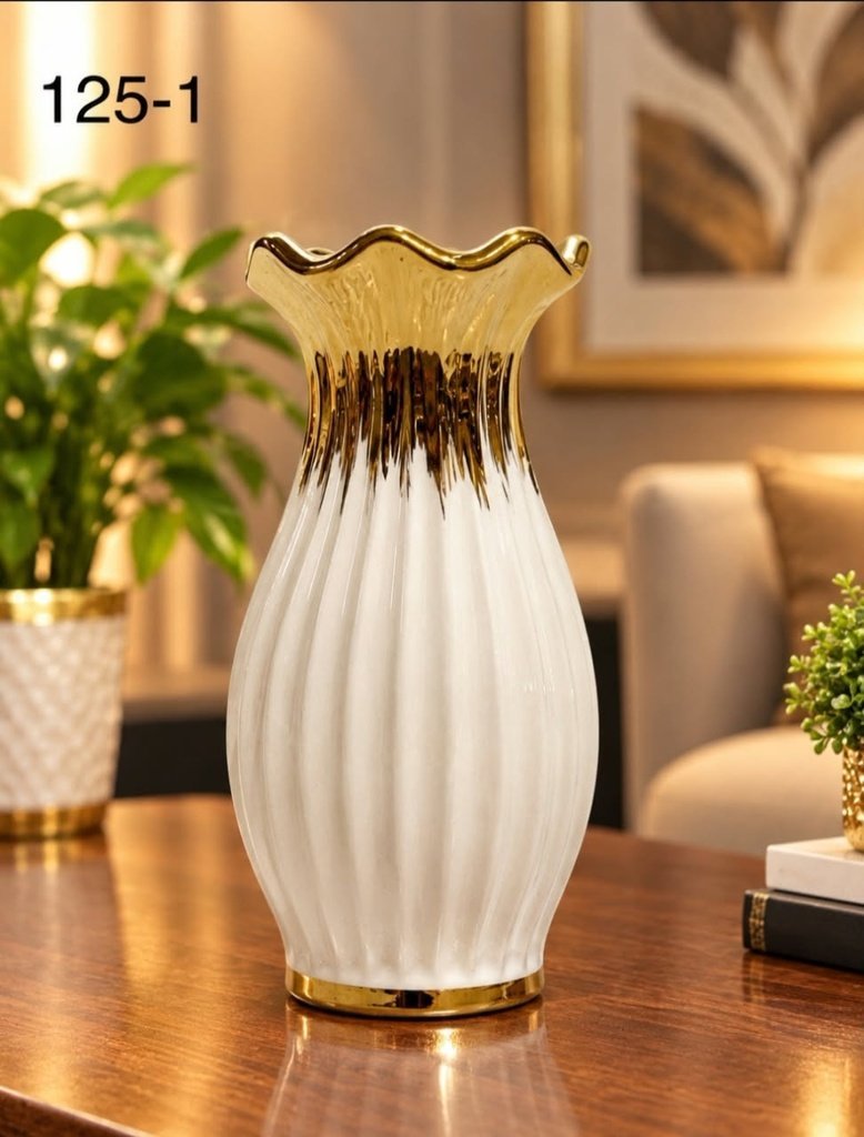 VASE BLANC CANNELÉ COL DORÉ 125-1