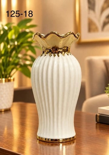 [125-18] VASE BLANC CANNELÉ GALBÉ COL DORÉ 125-18